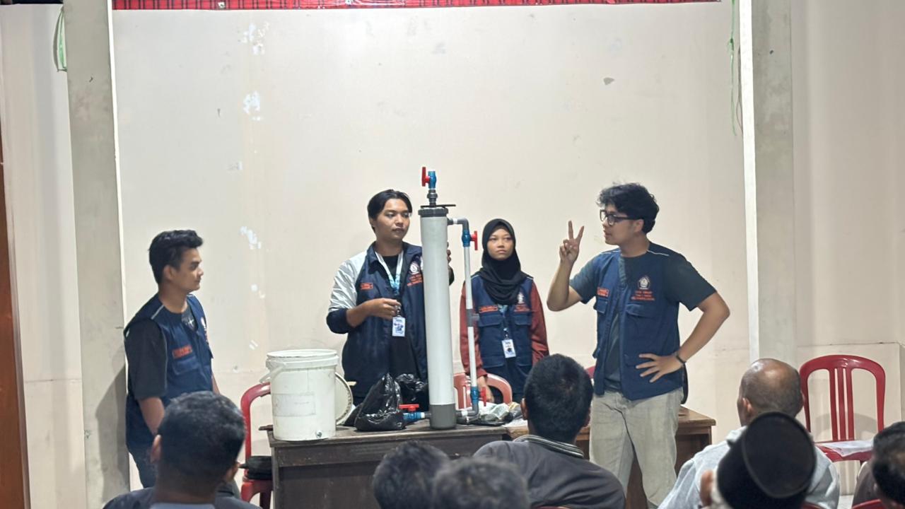 Mahasiswa KKN Reguler UNDIP TIM 1 Tahun 2026 Desa Pagak II Mengenalkan Kepada Masyarakat Terkait Pembuatan Alat Filtrasi Air Sederhana